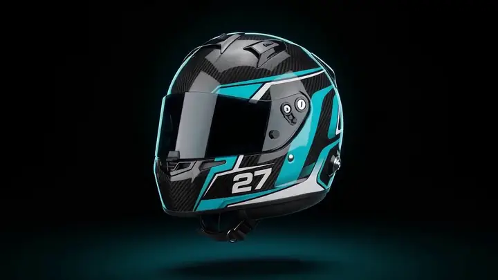 Capacete preto de carbono com faixas ciano e o número 27, girando num estúdio escuro.